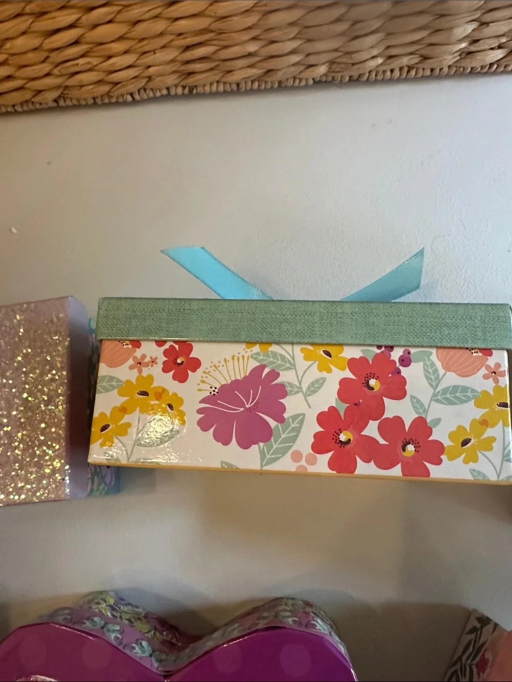 Set of 8 Beautiful gift boxes!